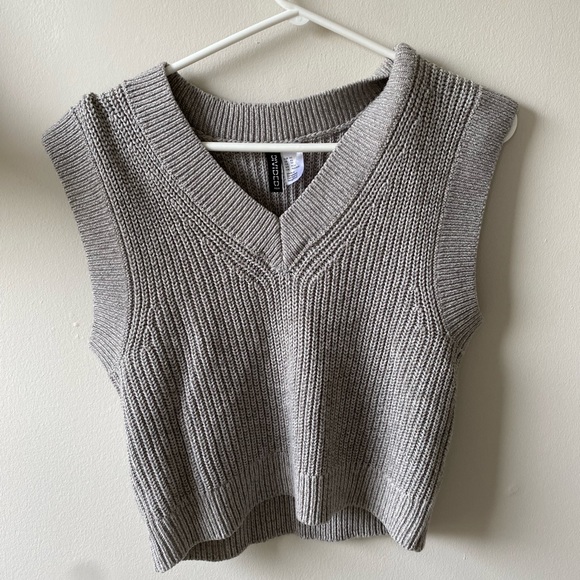 Knit sweater vest - Picture 1 of 3